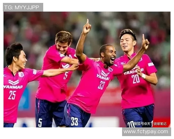 岐阜队与新泻天鹅的激烈对决展现足球魅力与团队精神